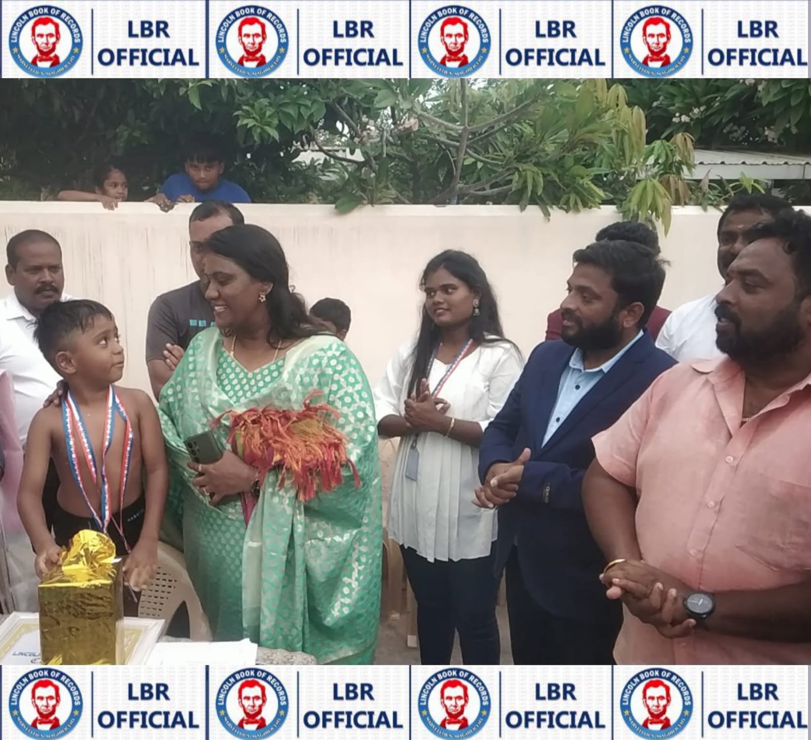 FIRST TIME IN THE WORLD, A 5-YEAR-OLD BOY SWAM WITH HIS HANDS TIED BEHIND HIS BACK AND SET A NEW WORLD RECORD